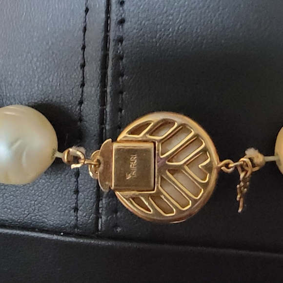 Cream Pearl Strand Necklace – Classic Women's Jewelry - Picture 2 of 6